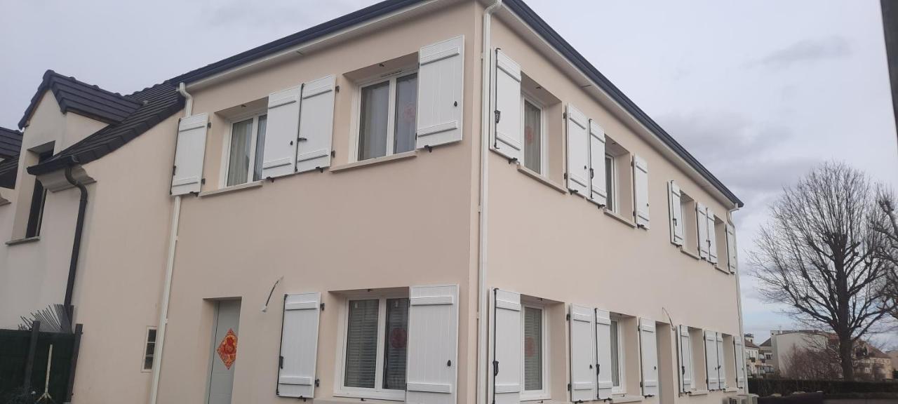 Studio Parking Gratuit Sur Place Claye Souilly المظهر الخارجي الصورة